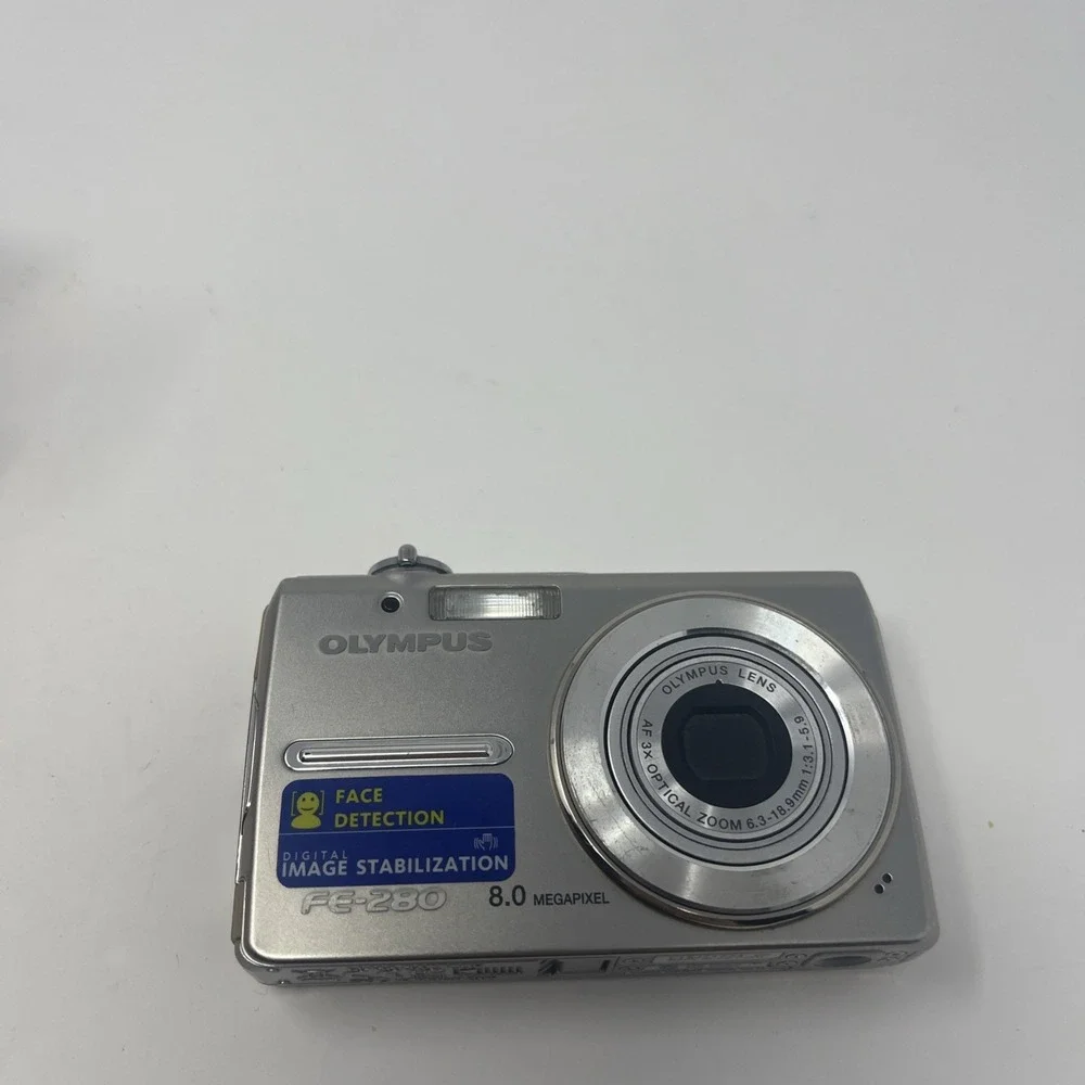 Olympus FE-280 8.0MP Digital Camera Silver Powers On Screen Defect